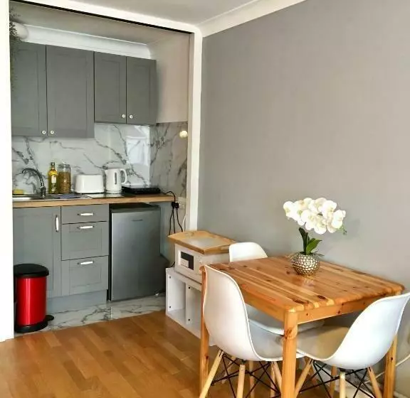 Majatalo Lovely Studio Room In The Heart Of Kingston Upon Thames