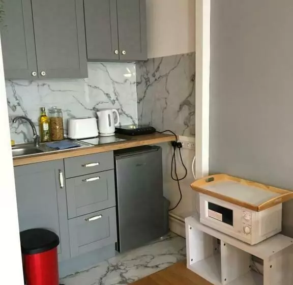 Majatalo Lovely Studio Room In The Heart Of Kingston Upon Thames