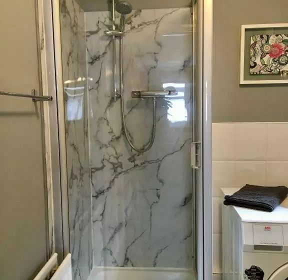 Majatalo Lovely Studio Room In The Heart Of Kingston Upon Thames