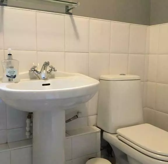 Majatalo Lovely Studio Room In The Heart Of Kingston Upon Thames