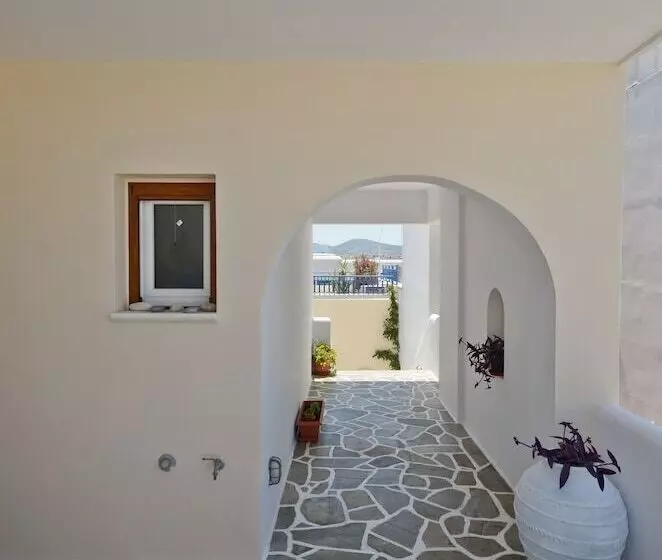 تختخواب و صبحانه Margo Studios