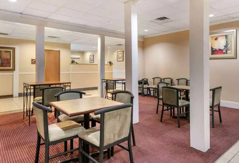 בית מלון כפרי Econo Lodge