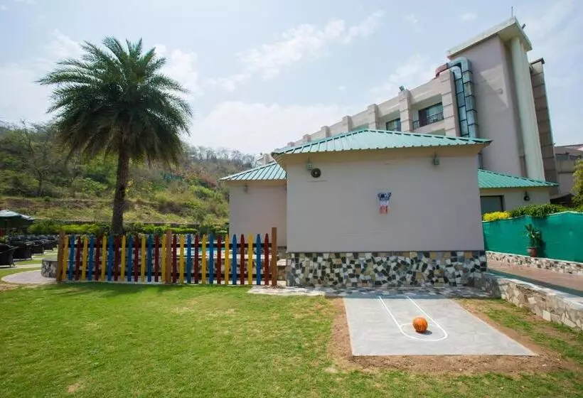 Отель Golden Tulip Chandigarh, Panchkula