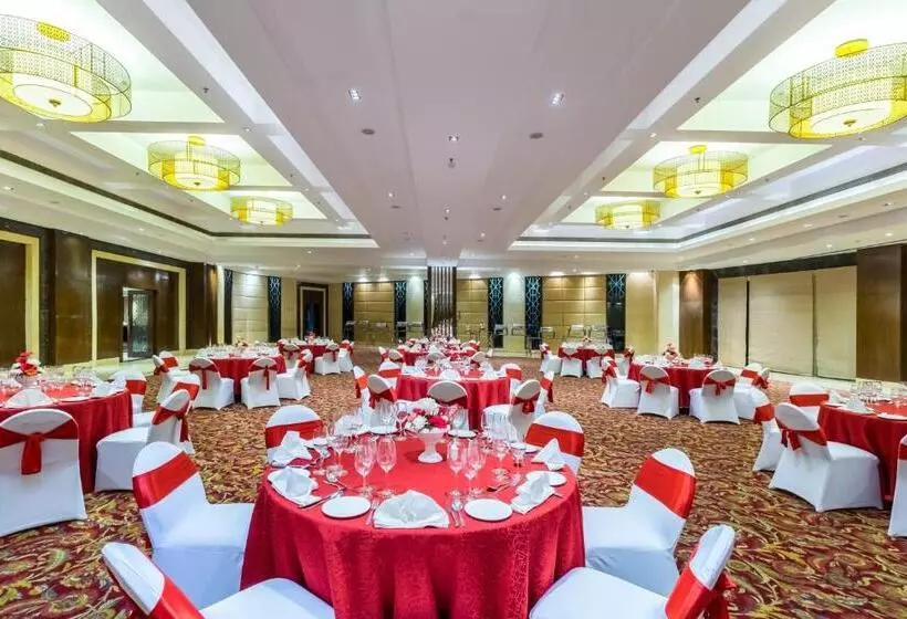 Отель Golden Tulip Chandigarh, Panchkula