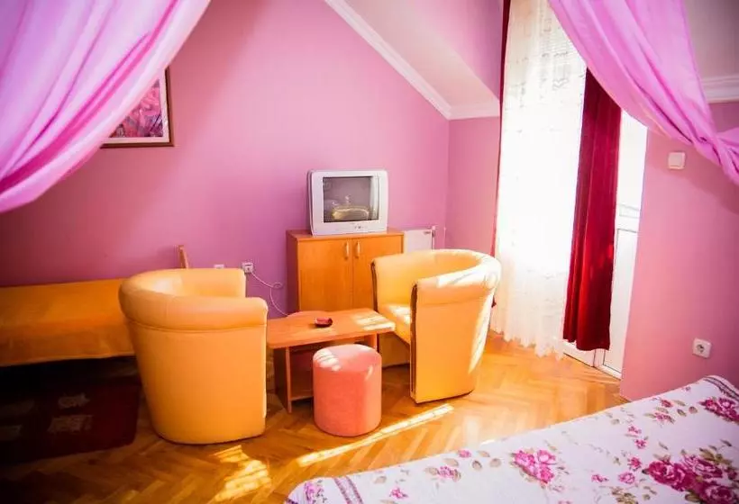 هتل Vila Ile De France