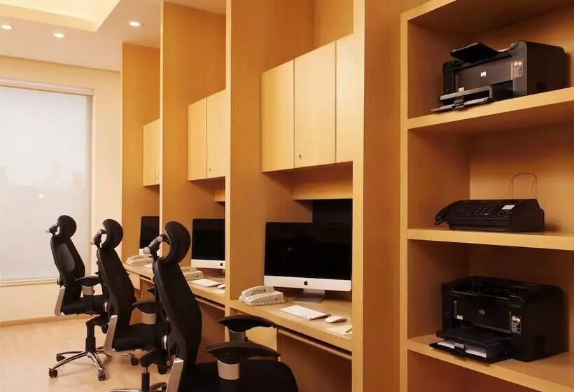 酒店 Lemon Tree Premier Delhi Airport