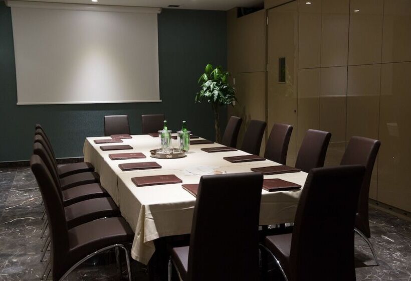 בית מלון כפרי Main Palace