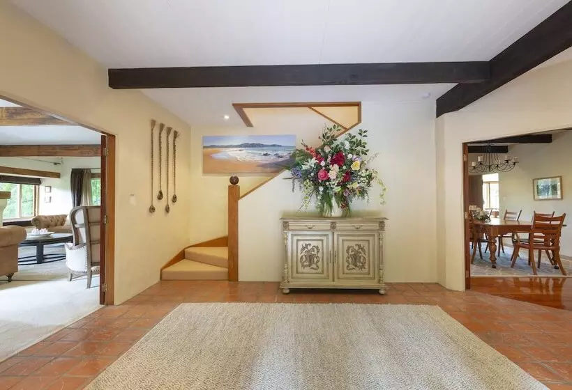 Отель Motueka River Lodge