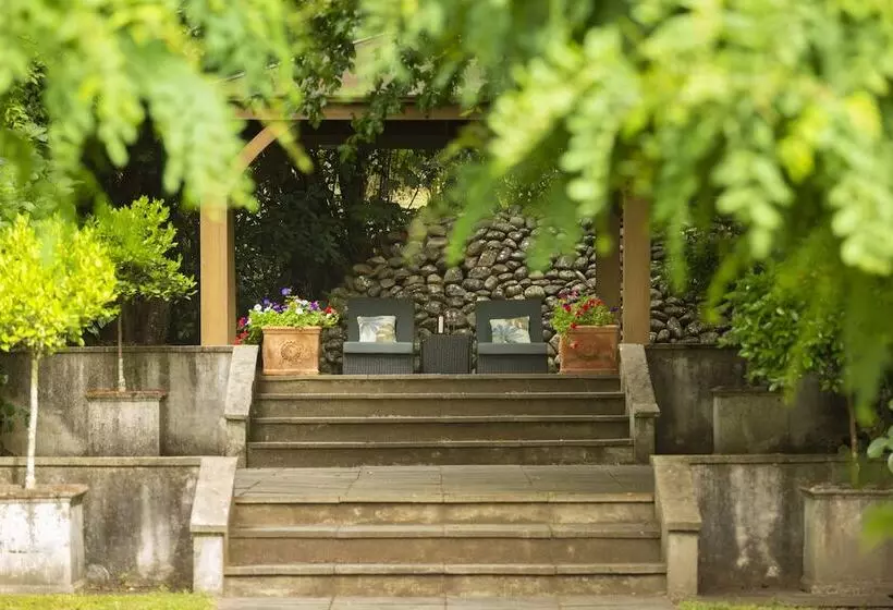 Отель Motueka River Lodge