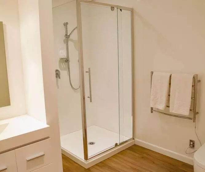 Отель Motueka River Lodge