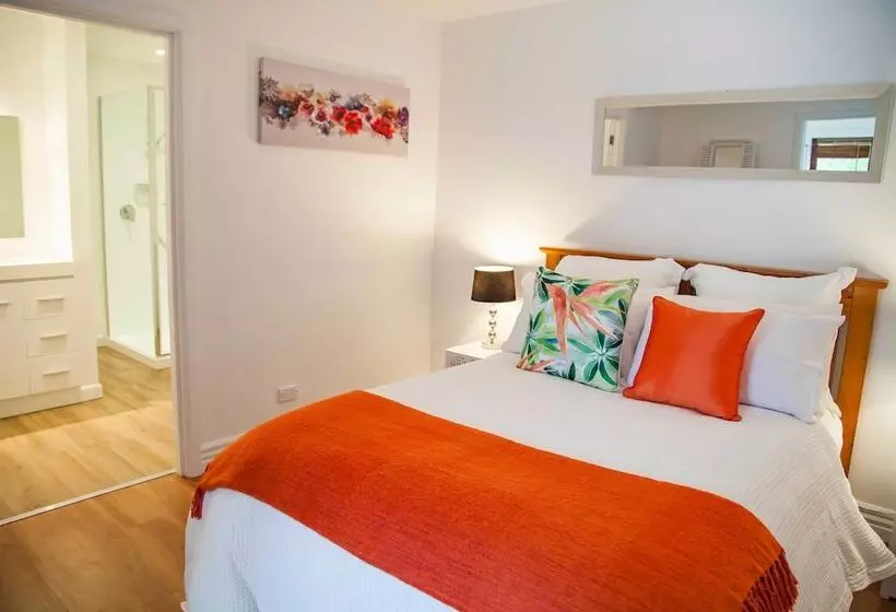 Отель Motueka River Lodge