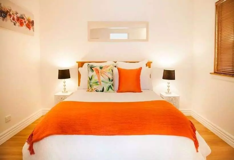 Отель Motueka River Lodge