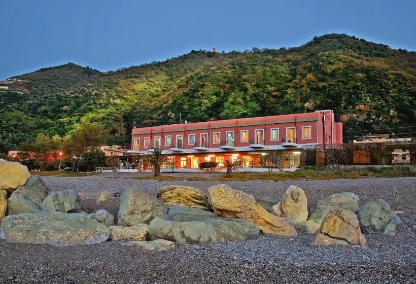 호텔 Ristorante La Scogliera Nuova Gestione