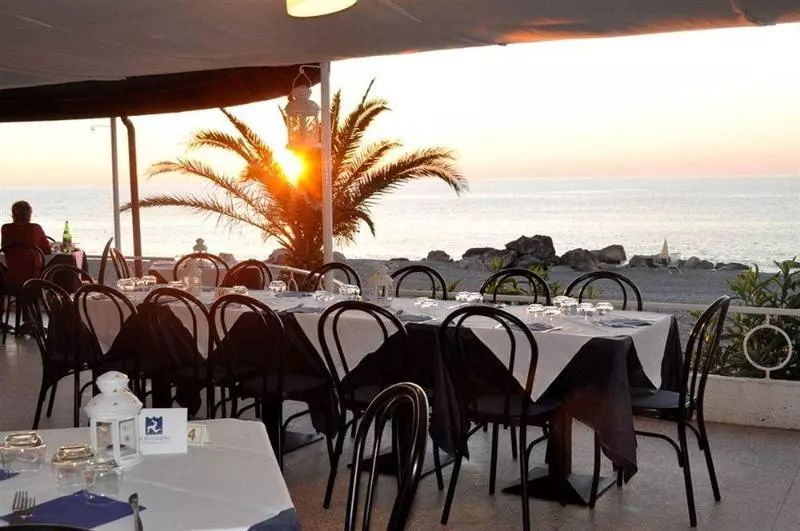 호텔 Ristorante La Scogliera Nuova Gestione