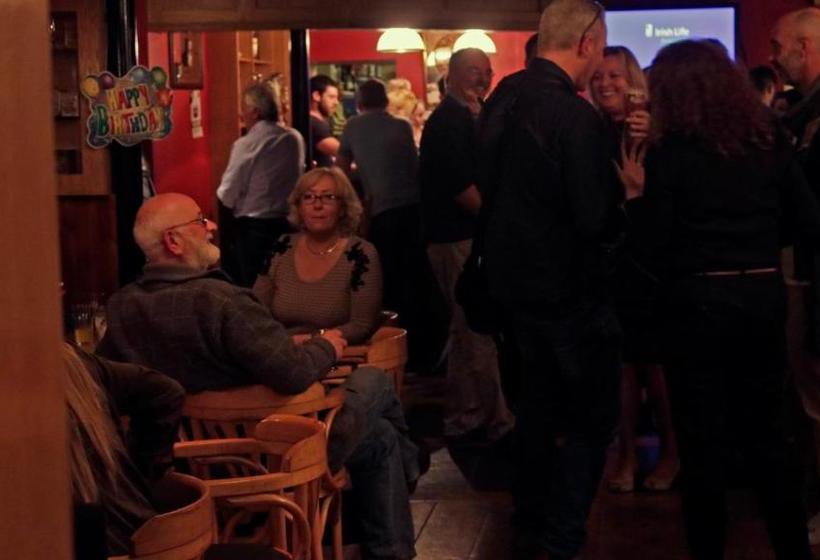 בית מלון כפרי The Seaview Tavern