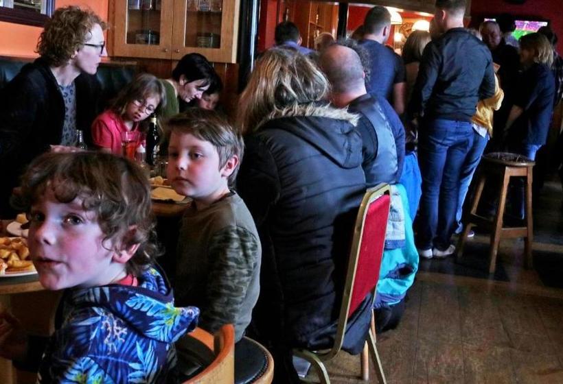 בית מלון כפרי The Seaview Tavern