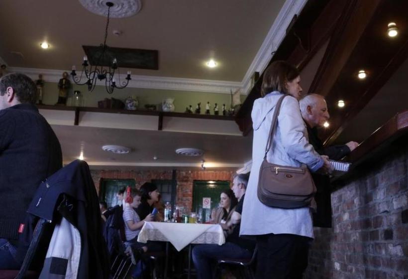 בית מלון כפרי The Seaview Tavern