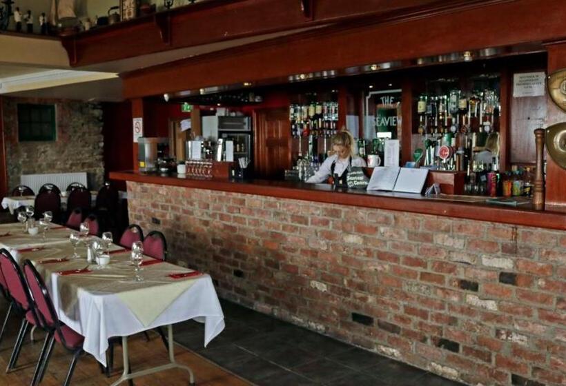 בית מלון כפרי The Seaview Tavern