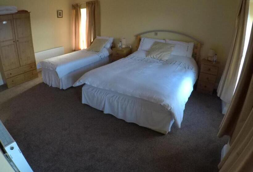 בית מלון כפרי The Seaview Tavern