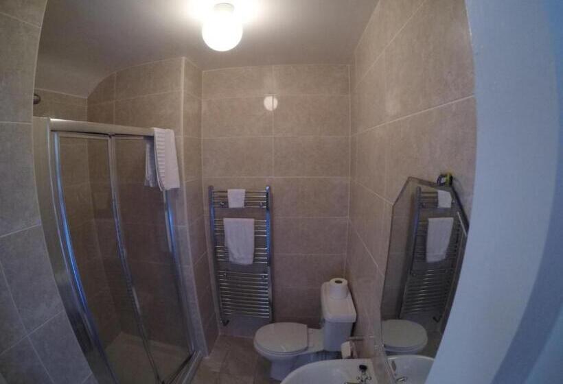 בית מלון כפרי The Seaview Tavern