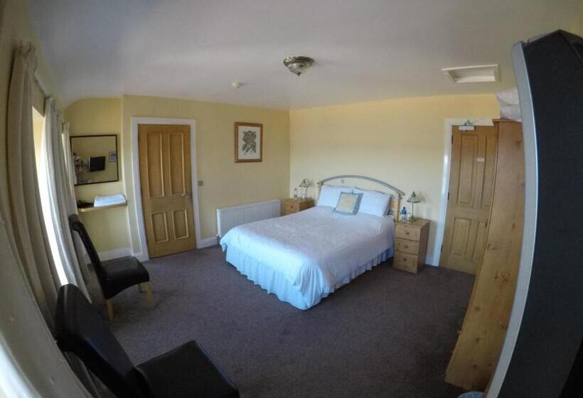 בית מלון כפרי The Seaview Tavern