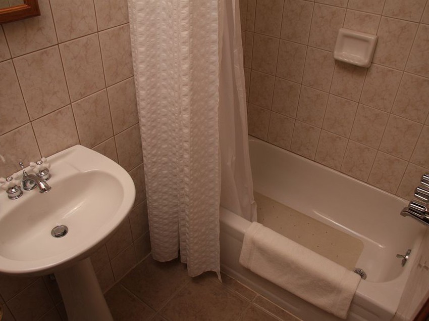 בית מלון כפרי Upper Yorkville Suites