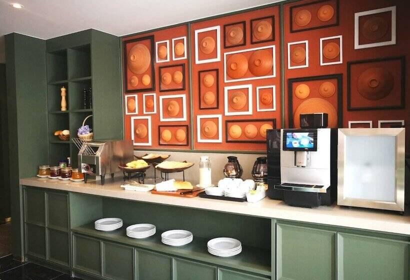 The Quart Ruamrudee By Uhg