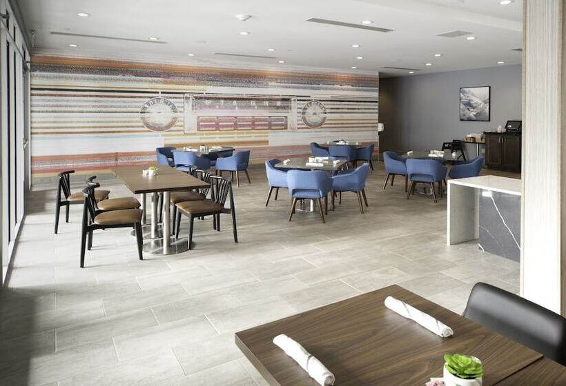 Cambria Hotel Nashville Airport