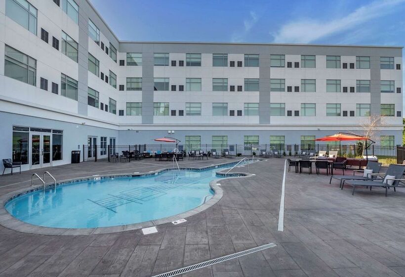 Cambria Hotel Nashville Airport