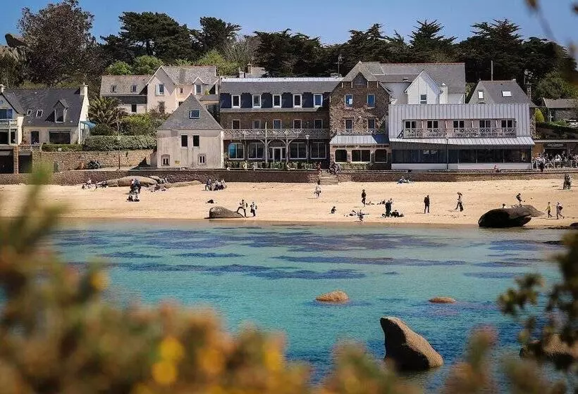 Hotelli Logis Hôtel Saint Guirec Et De La Plage