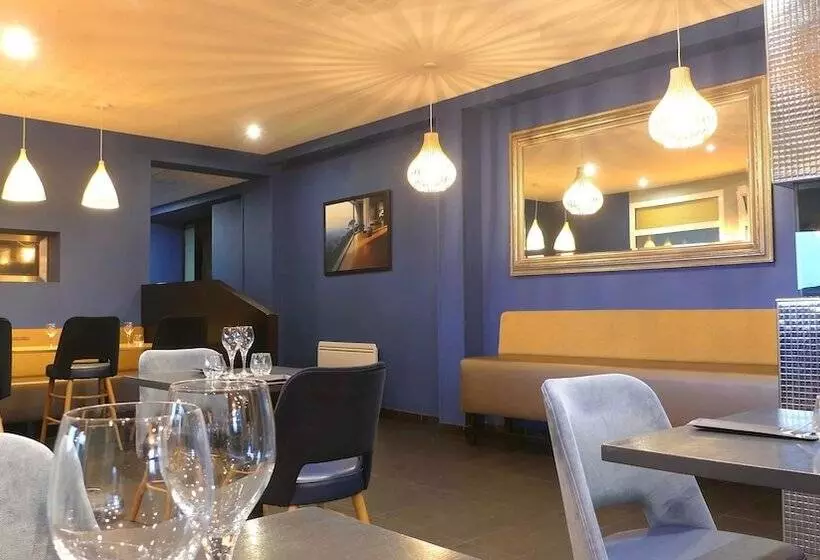 Hotelli Logis Hôtel Saint Guirec Et De La Plage