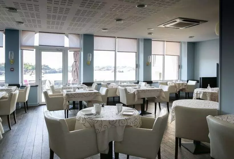 Hotelli Logis Hôtel Saint Guirec Et De La Plage