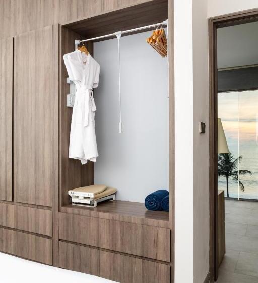 Hotel Crystal Sands Hikkaduwa