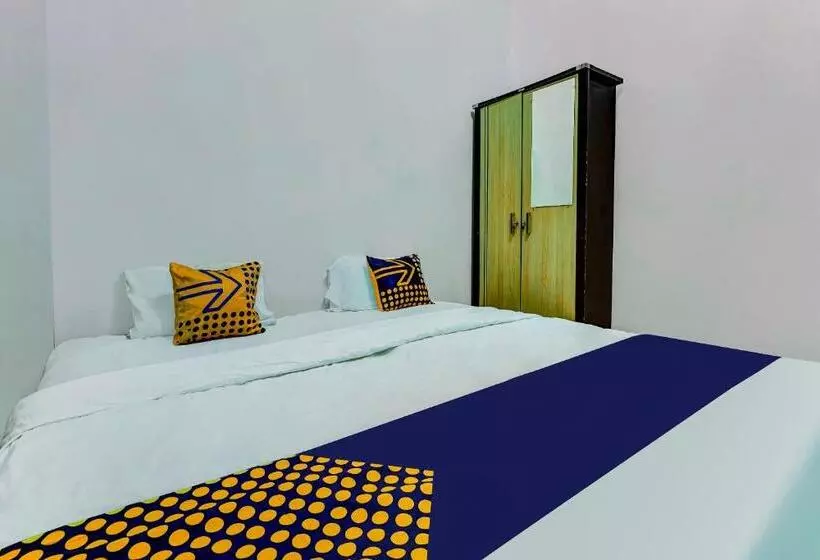 Hotelli Spot On 91159 Kost Putrana Syariah