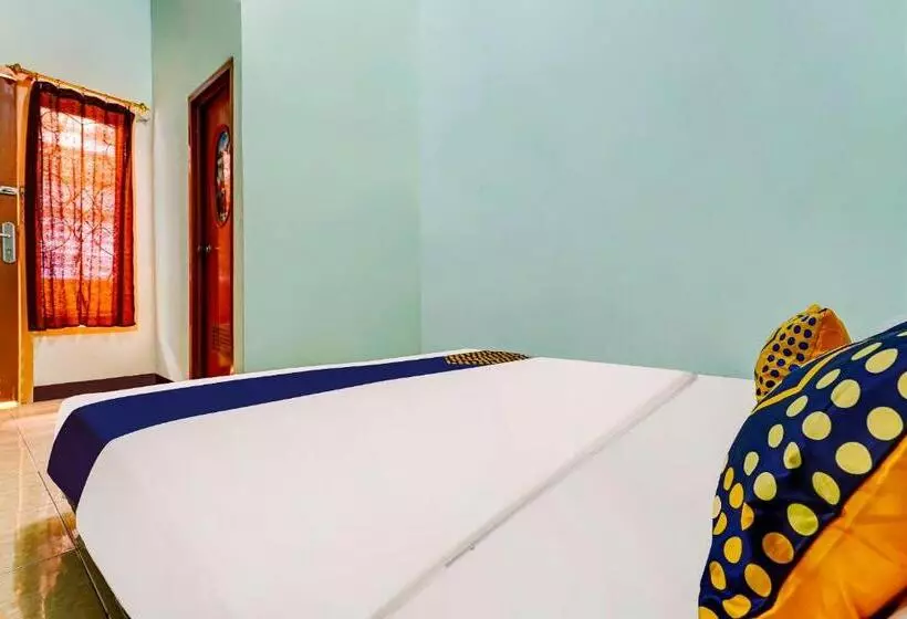 Hotelli Spot On 91159 Kost Putrana Syariah