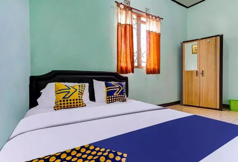 Hotelli Spot On 91159 Kost Putrana Syariah