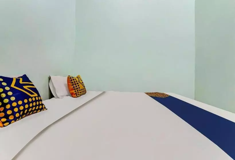 Hotelli Spot On 91159 Kost Putrana Syariah