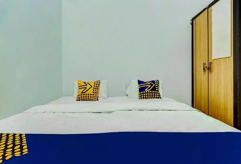 Hotelli Spot On 91159 Kost Putrana Syariah