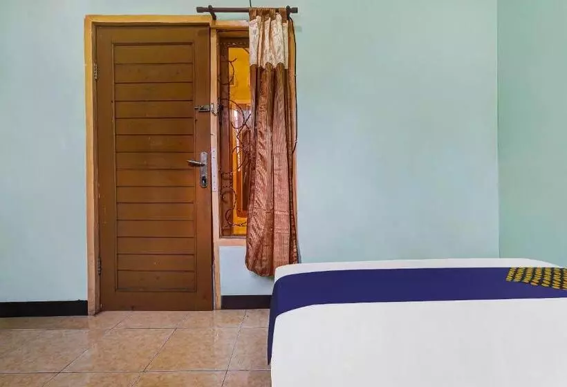 Hotelli Spot On 91159 Kost Putrana Syariah