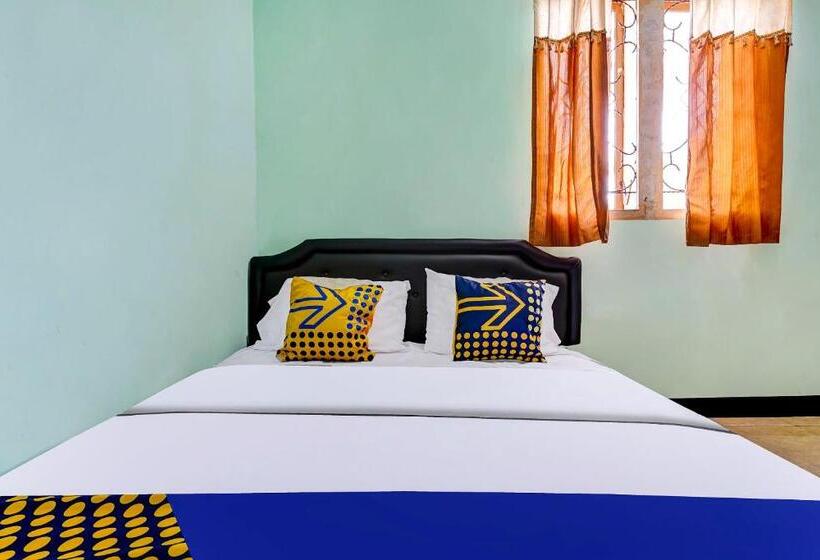 בית מלון כפרי Spot On 91159 Kost Putrana Syariah