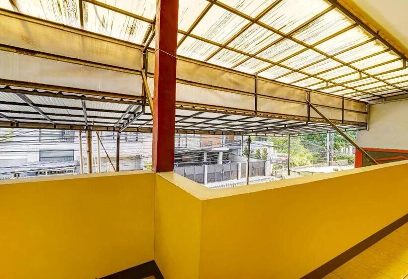 בית מלון כפרי Spot On 91159 Kost Putrana Syariah