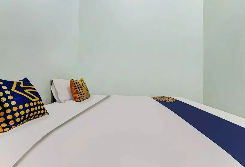 Hotelli Spot On 91159 Kost Putrana Syariah