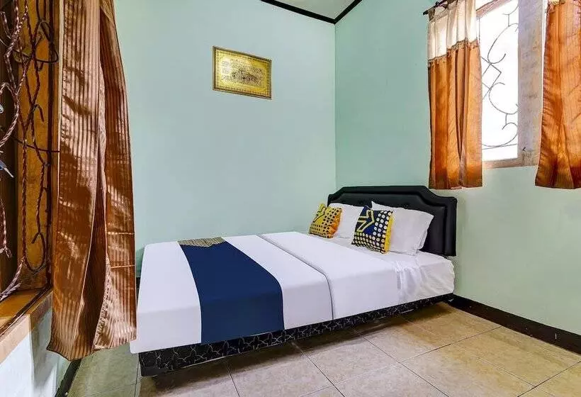 Hotelli Spot On 91159 Kost Putrana Syariah