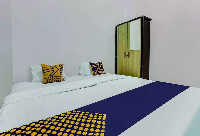 Hotelli Spot On 91159 Kost Putrana Syariah