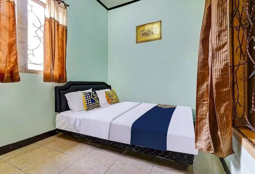 Hotelli Spot On 91159 Kost Putrana Syariah
