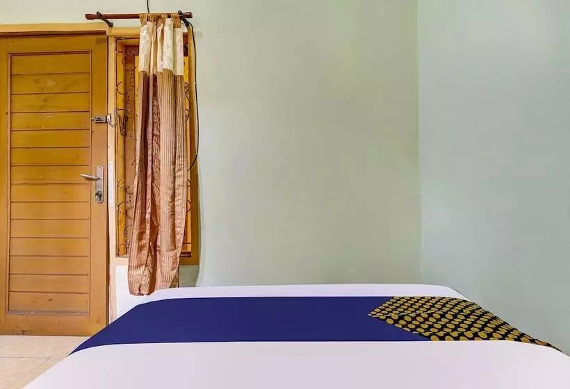 Hotelli Spot On 91159 Kost Putrana Syariah