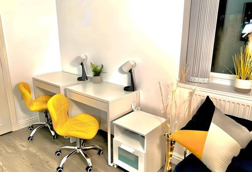 פנסיון Kunda House Madeley