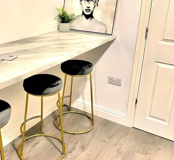 פנסיון Kunda House Madeley