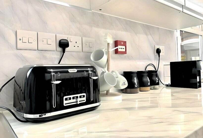 פנסיון Kunda House Madeley