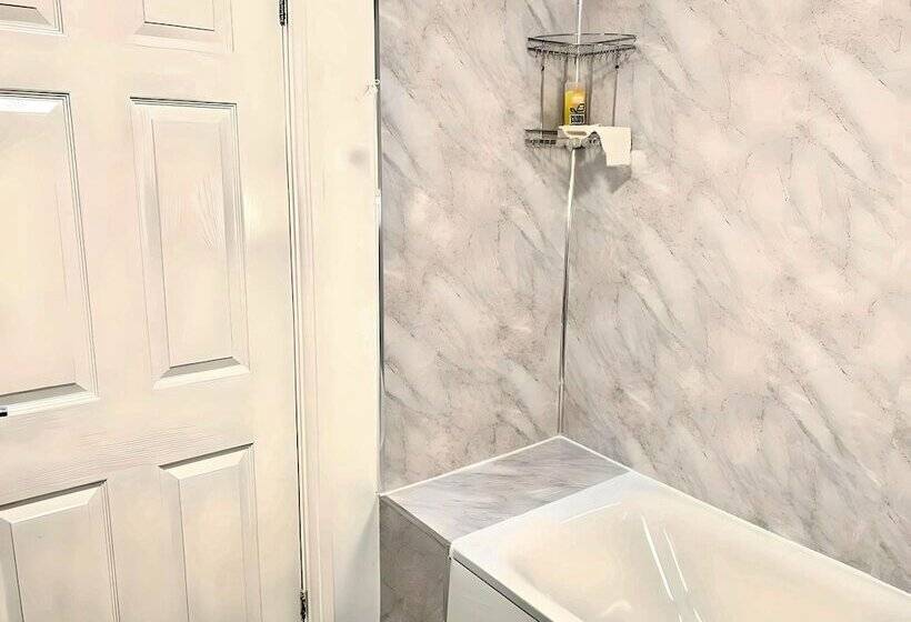 פנסיון Kunda House Madeley